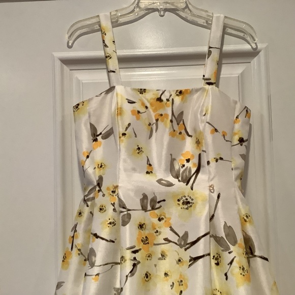 Vintage J Howard Sundress Size 6 White with Yellow Flowers Fully Lined - Picture 2 of 16